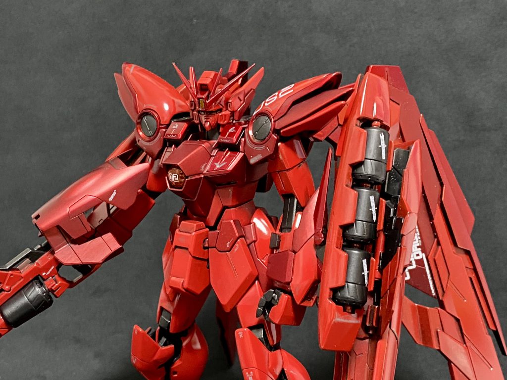 お約束の下地にエボサフ黒引いてから赤くしようと思いましたが流石に染まらないと思いクレオスのリッチゴールド2を下地2としました。初めて使ったゴールドですがとても自然な金で気品がある感じで綺麗でした！ただ、消耗が激しいのと上塗りが食い付きにくく下地には向かないですね汗ちょっと当たっただけで赤系塗料が剥がれて行きます涙