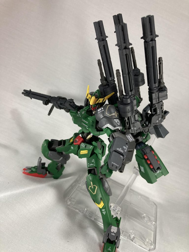 今回のメイン武装である合計5丁のガトリングガン、こういう一つの武器を大量に積むみたいなの絶対対応力下がるけどロマンがあって好き