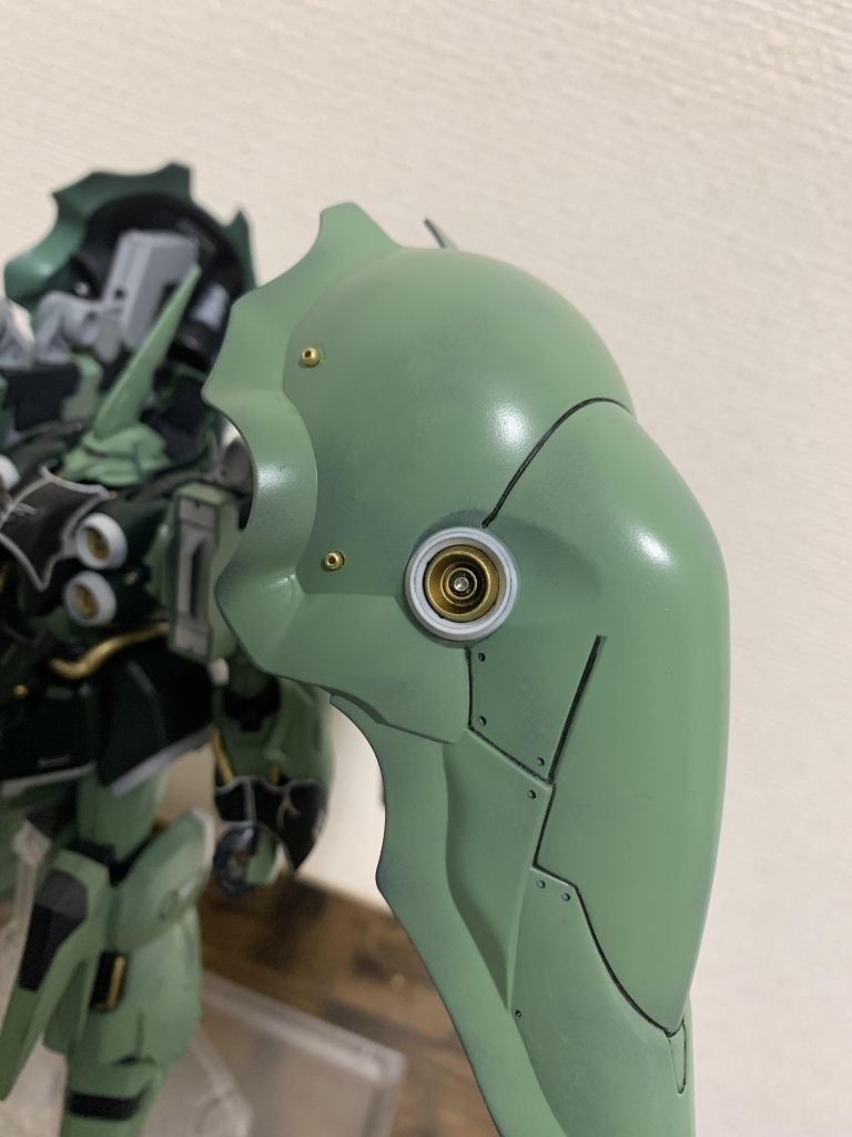 ビーズとメタルパーツ