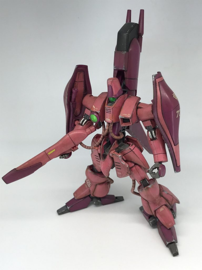 私のお手軽ウェザリング作品…もしガンプラ評価AIがあるならば…評価は以下のようになるでしょう合わせ目消し ❌(消えてませんやり直し、というか消そうともしてません)ゲート処理 ❌(全くやる気なし、せめて二度切りしましょう)塗装 ❌ (無塗装です、エアブラシを使用するときはパーツ洗浄、サーフェイサーなどの下地処理をおこないましょう、筆塗り部分も粗が目立ちます)ウェザリング 🔺(雑です、もう少し丁重に作業しましょう)パーティングライン処理 ❌(老眼で見えないのでしょうか、目立つ所くらい消しましょう)改造 ーミキシング ースジ彫 ー段落ちモールド ーデカール貼り ❌(貼ろうとする努力は認めますが、もう少し頑張りましょう)撮影センス ⭕️(カッコ良いアングルで撮れてますが、撮影ブースとカメラが酷いです。煙草を買うお金があるなら設備投資しましょう)記事内容 ❌(ガンプラと関係ない私的なことばかり書いてます、ガンスタにふさわしいもっと他のモデラーさんが興味を持ちそうな記事にしましょう)総合評価 いいね 40相当