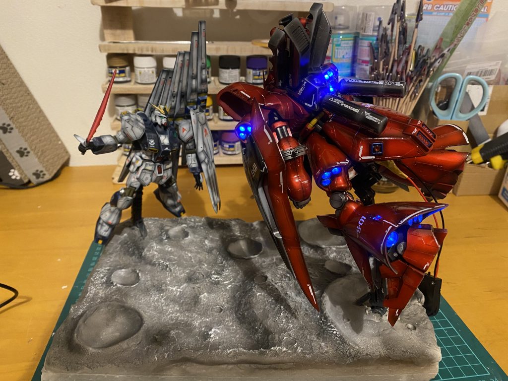 サザビーさんデカ〜笑総LED数43個！配線の隠し方とか難しいわー😩