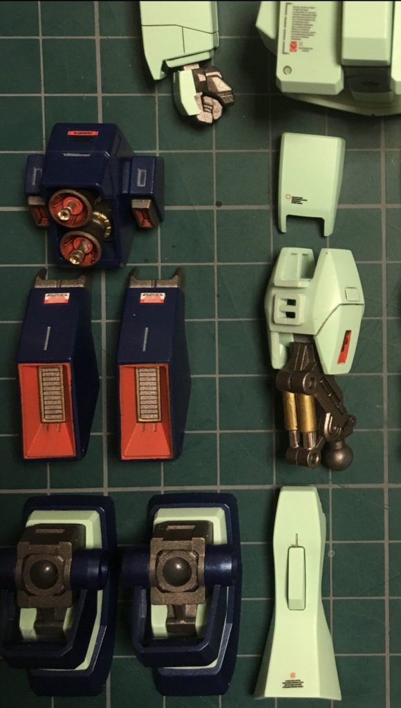 このキットは、スラスターの塗り分けを頑張るとかなり映えますネ。^_^