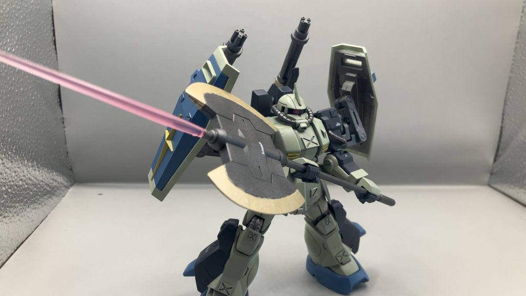 頭部はHGオリジンザクの物を使用しました。