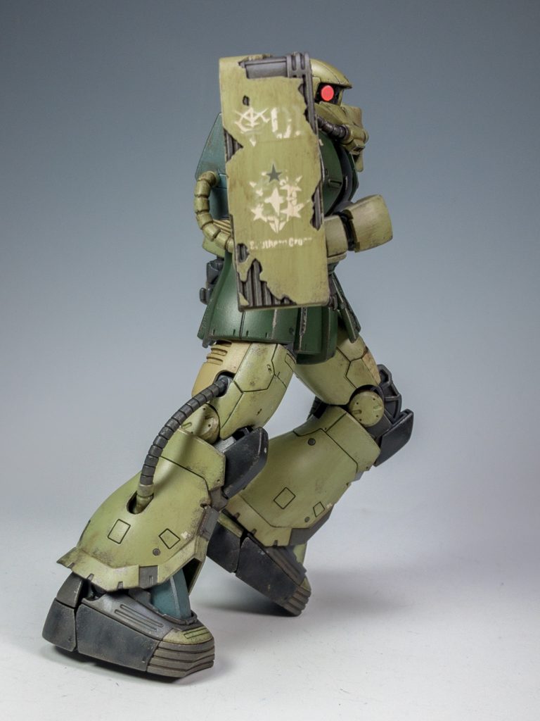 例のポーズもウェザリングのおかげで重厚感増し増しに(笑)