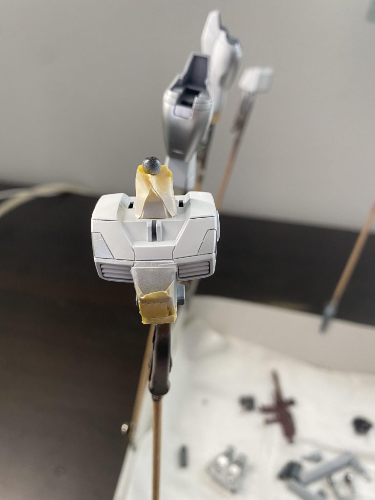 最後に白を吹き掛けると、真っ白になります。ひどく、個人的な意見ですが、シルバーで如何に黒を隠すかが成否の分かれ目かと思います。