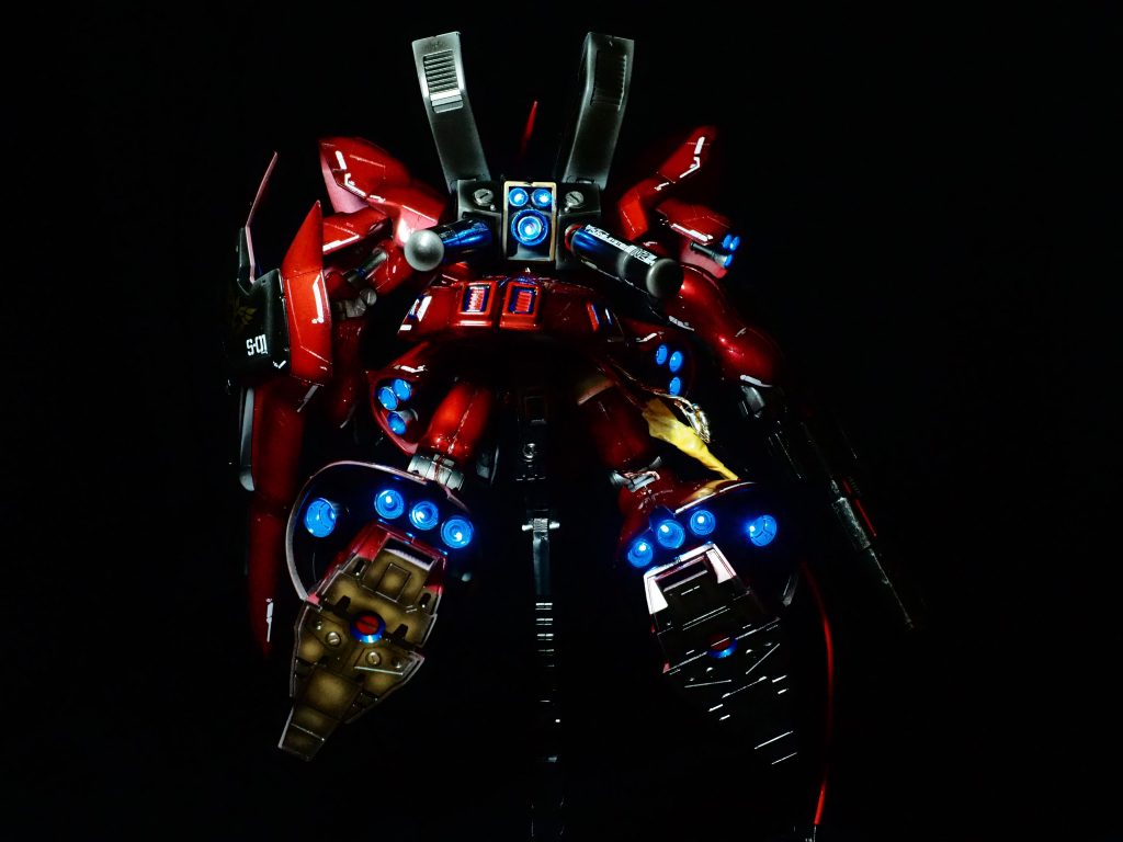 肩３つ✖︎2  腰３つ✖︎2 足4つ✖︎2 背中3つ！合計23個LEDぶち込みー！