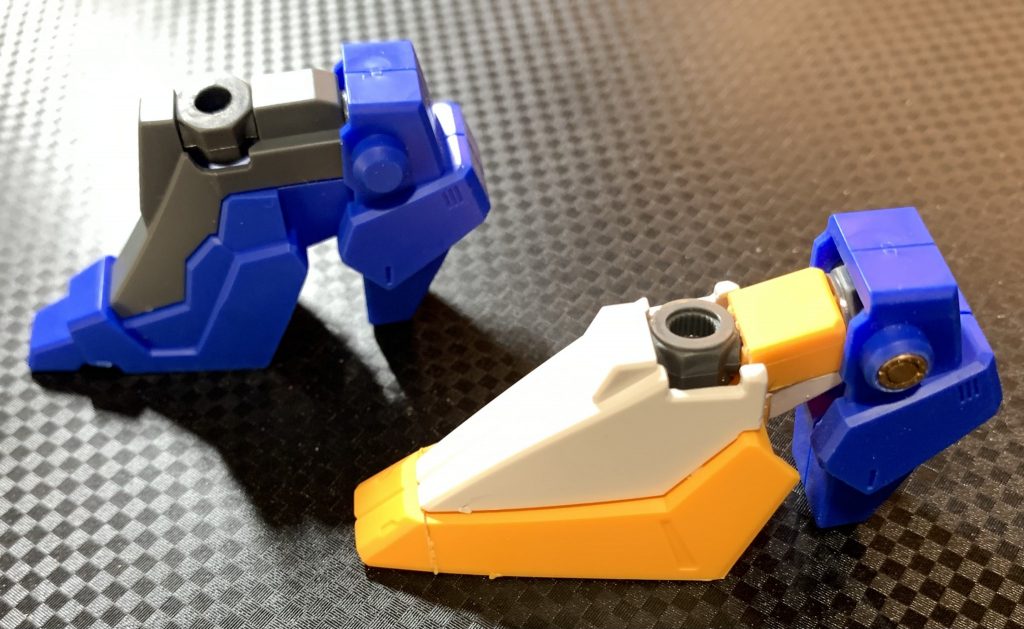 ゼータぽくしたかったのとバランス的に小さく感じたので余剰パーツのバウのつま先部分に変更