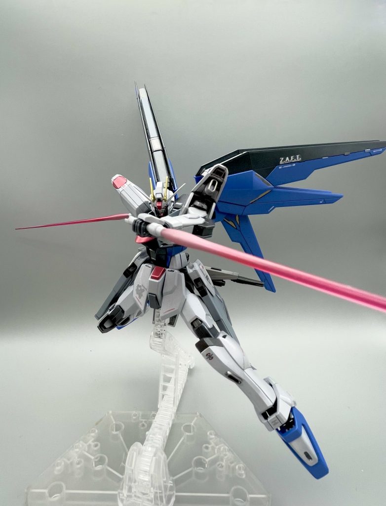 では、私もあのポージングを・・ くぁああっ!!やばい、カッコ良いですね✨