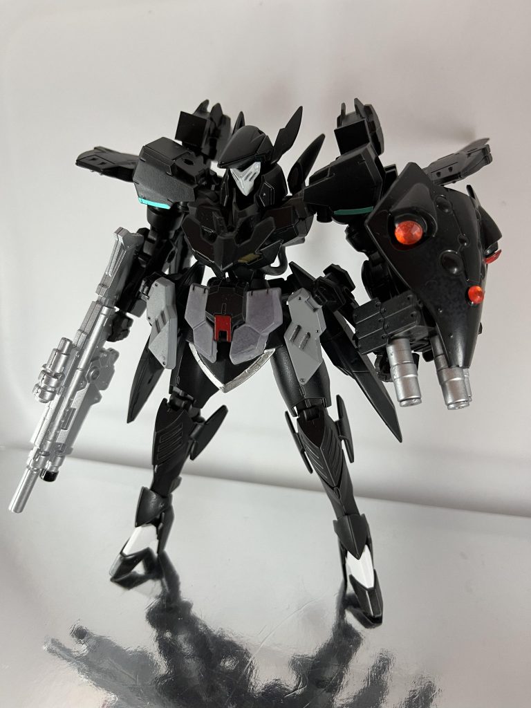 オプション装備フロントビュー本機の運用目的は試作武装・新規汎用武装の性能試験そのため機体各部には各種ハードポイントが用意されており、現在は飛行ユニットなどが装備されている