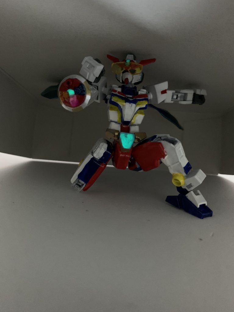 また、撮影環境が整っていないのでこんな写真しかないですがアサヒペンの夜光塗料にも初挑戦。額、バックル中央、腰中央、マフラー先端が蓄光で光ります。ブラックライトとか買ってまたちゃんと撮影しますね。