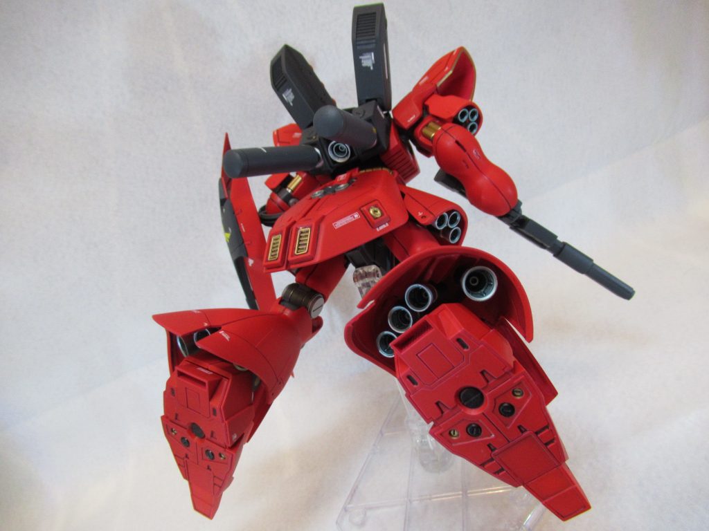 バーニアをシルバーで塗装してあります。重厚感があるように見えたら嬉しいです。「サザビー出ます!サザビー発進!!」