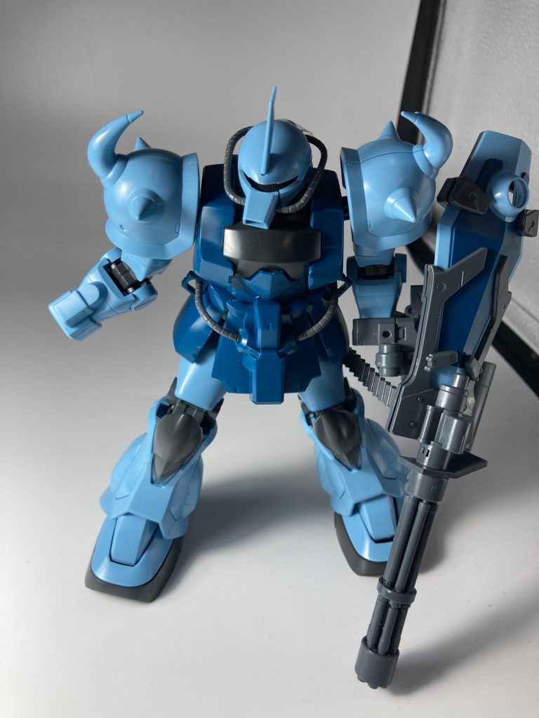 仮組みしてライトを当て、影とハイライトの入れ方を考えました。