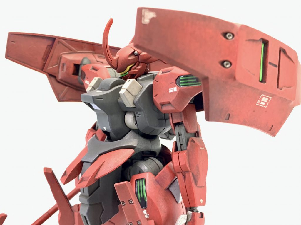 肩部のドローン防御ユニット『アンビカー』が、存在感あってカッコ良い✨