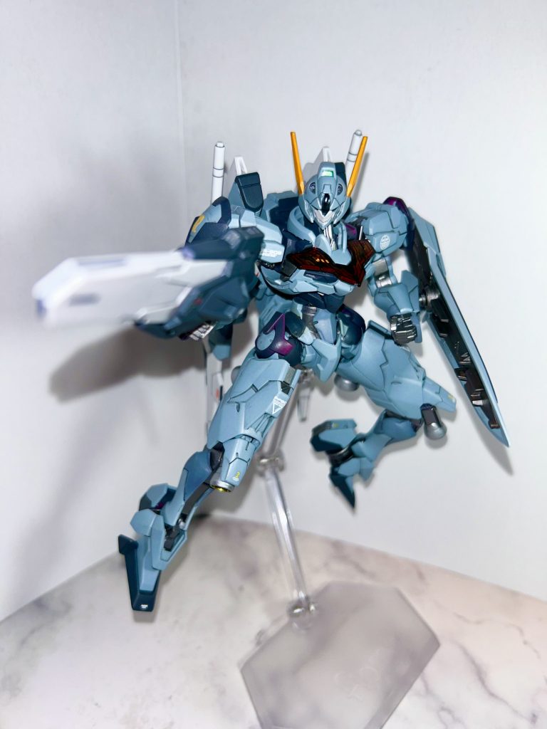 タミヤのダークゴーストグレイをメインにダークグレイとジャーマンぐらいでちょいちょい塗り分け