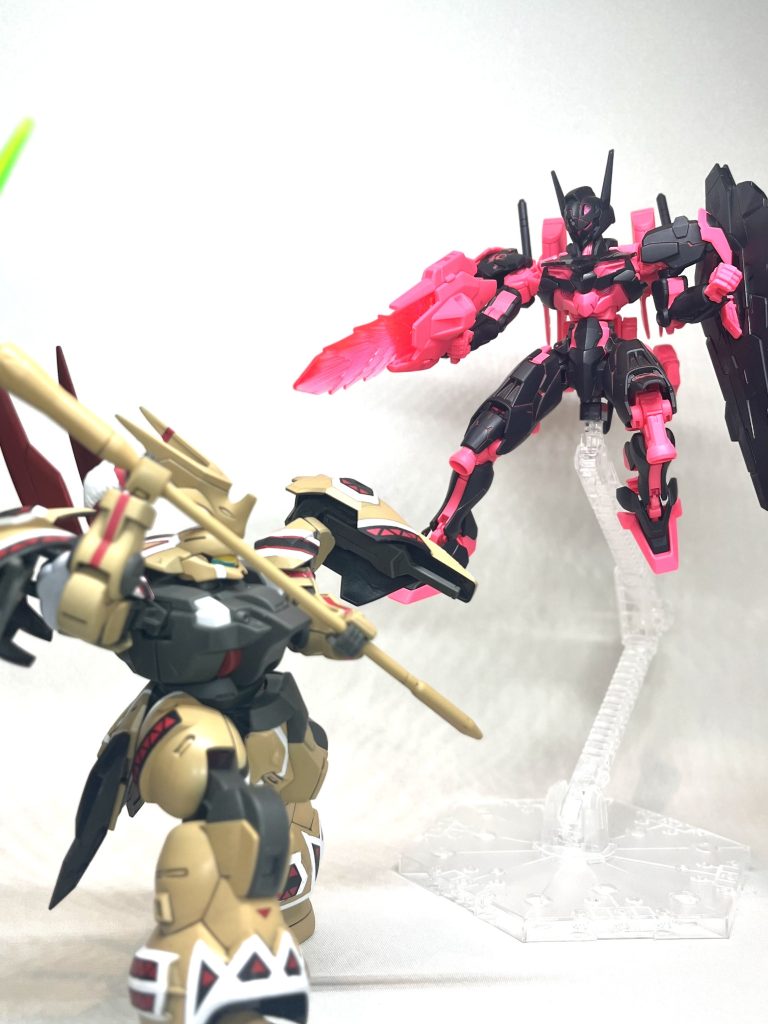 前回作成したインディアンディランザと対決!同じ作品のMSとは思えないですね笑(古来vs未来みたい)