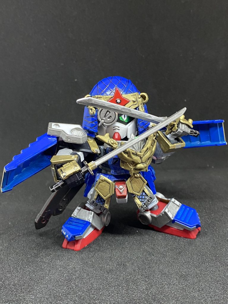 目は元の武者のギミックの通り2種を選択可能。何となく二刀流としてます。