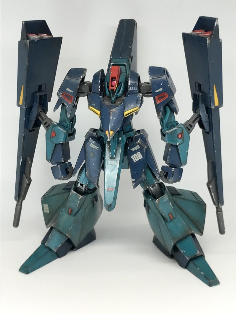 ガンスタ始めたきっかけが、ショーケースに入りきらなくなったガンプラを写真に撮って、いつでも自分で見れるようにし倉庫にしまうのが目的だったので…😅しかも自分の中で良さげなのからアップしてるので、投稿すればするほどクオリティが下がっている…(過去作の写真は数体まとめて写真を撮るので少しストックしてます)