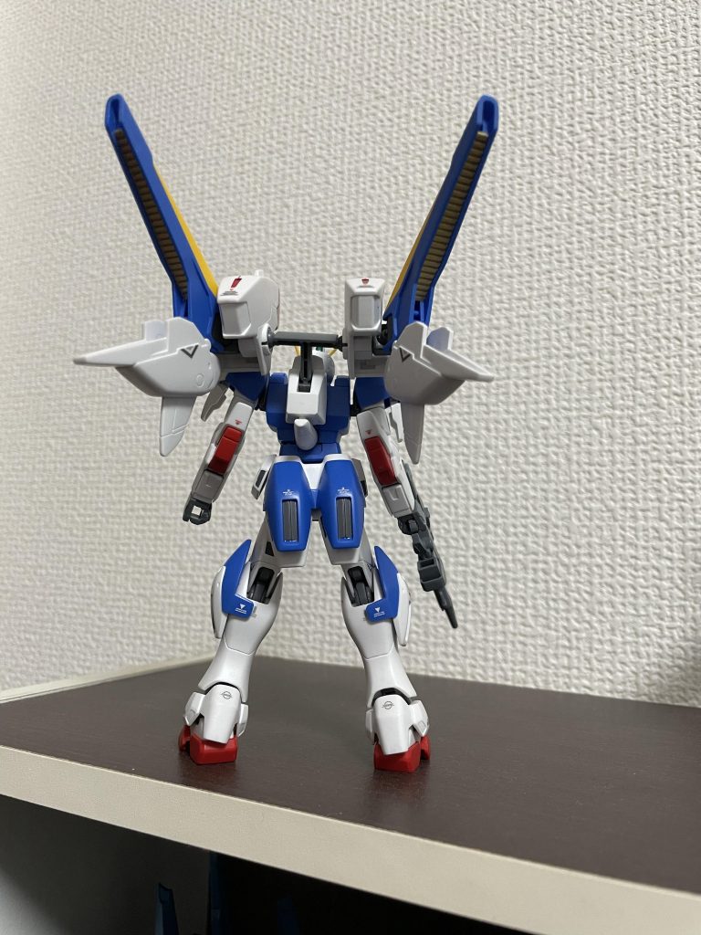 今回は妥協なしで後ろもミノフスキードライブの内側も貼ってます。