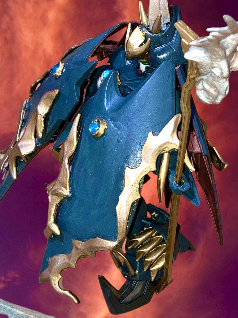 あ、古き良き聖闘士星矢のゴールドクロスのプラモのパーツも使いましたね。角はもう少し太く長くも考えましたが、バランスを考え短いのに抑えてます。