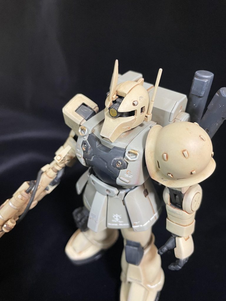 リアルな色味にしたかったのでサフには戦車の錆止め等にも使用されるオキサイドレッドを使用しました。少し塗装が落ちてきた感じに薄く吹いている所でそれっぽく見えるようにしています。