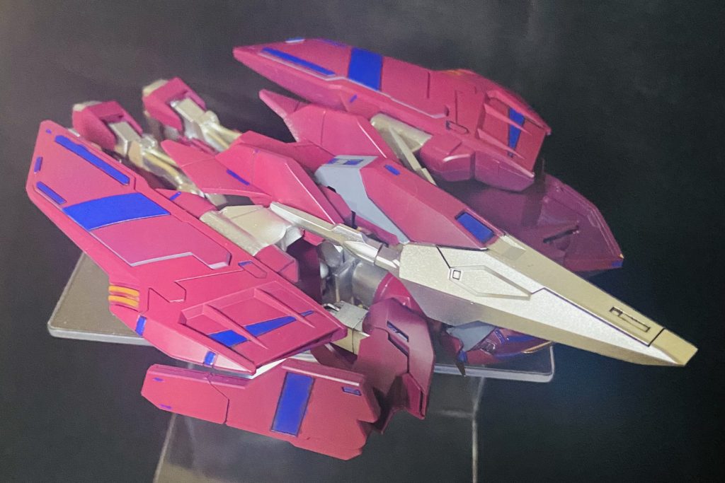 ダブルオー2期でネーナが搭乗したリィアンをイメージしたリィアン形態にも変形できます。