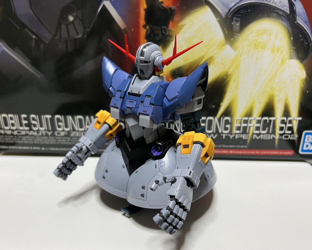 リアリスティックデカールを貼る前コピックマルチライナーのコバルトとラベンダーで軽くスミ入れを施した