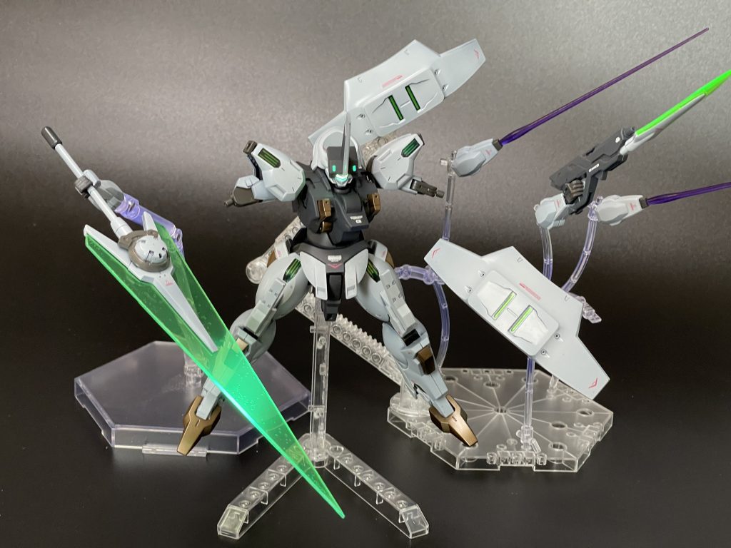 色々飛ばせますけどファンネルなどと違って形状もまちまちですし、キレイに飛ばすの難しいですね。壽屋のプレイングベース再販してくれないだろうか…