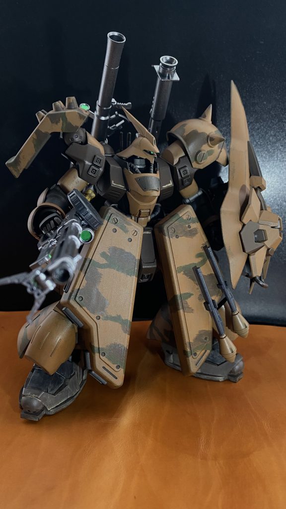 　ドグウヤロウこと、量産型サザビー。色々設定やら、ネタやら詰めすぎて、文章が長い。読み辛い。ジェガン陸戦型とセットで。