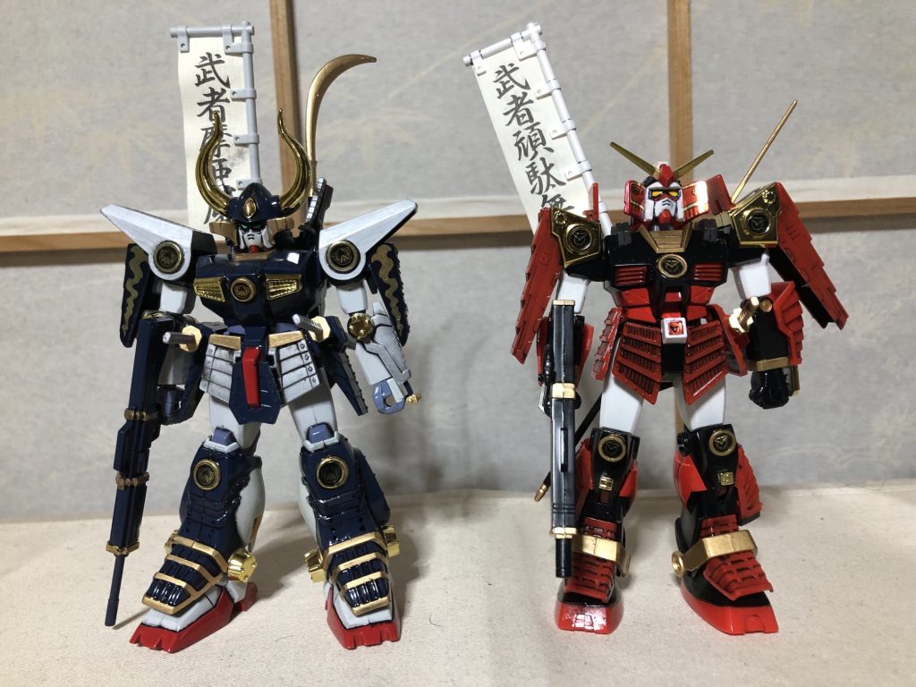 武者ガンダムと並べて。やっと二体が揃いました。あとは武者νガンダムです。出土品を確認し鋭意作成中ですので出来たらまたアップしたいと思います。でわ、股にて。