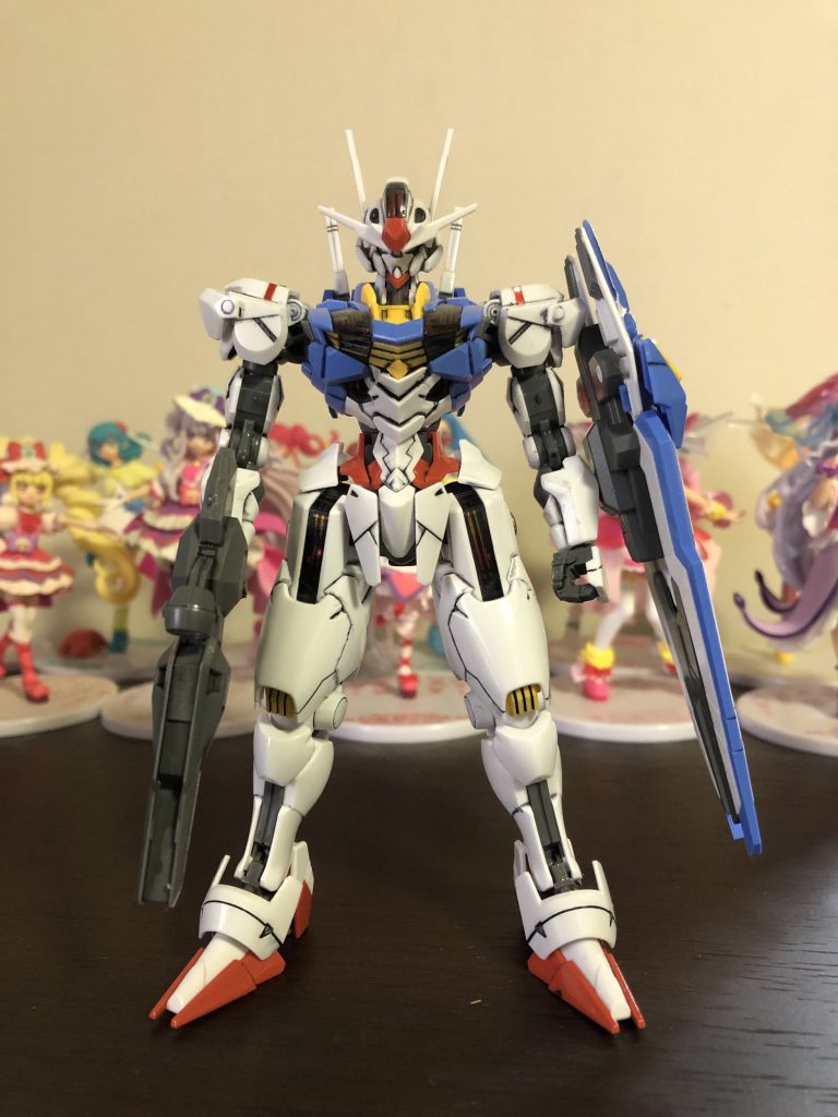 フロントビュー。不思議なデザイン。せっかくやっと手に入れたキットなので、あまり派手なこともせず無改造のパチ組です。パーツ割も見事でほとんどが成形色でカバーできます。ホイルシールが少し厚くて貼るのが厄介だったかな、と。ただパーツが細かくて、ボクのような老眼には少しきついかな(笑)