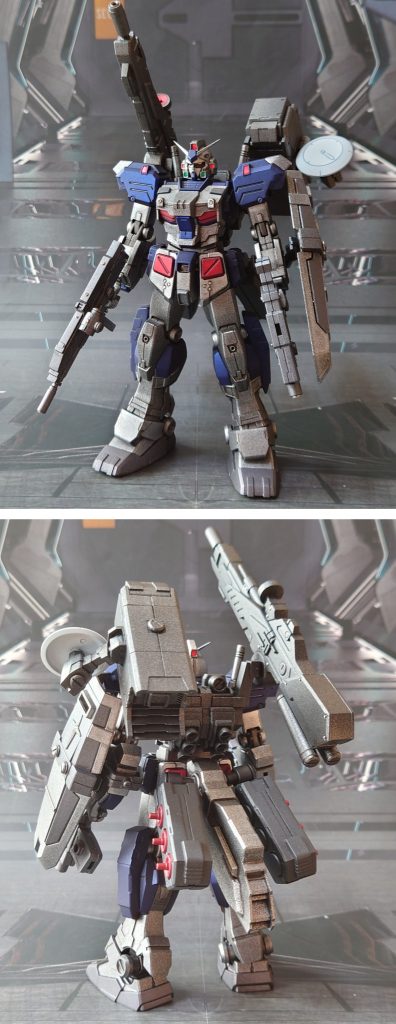 ミサイルポッド、ファンネル装備での前後ろ。ミサイルポッドは他社パーツを使用。更に、“設定完全遵守である必要は無い、好きに楽しめ”の信条のもと、ビルダーズパーツから、MSファンネルを追加しました。