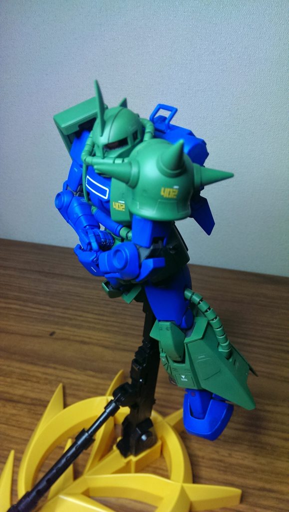 ガデムはどうしたって旧ザクのイメージが強いのでモノアイ付近と後頭部を旧ザクっぽく作りました。