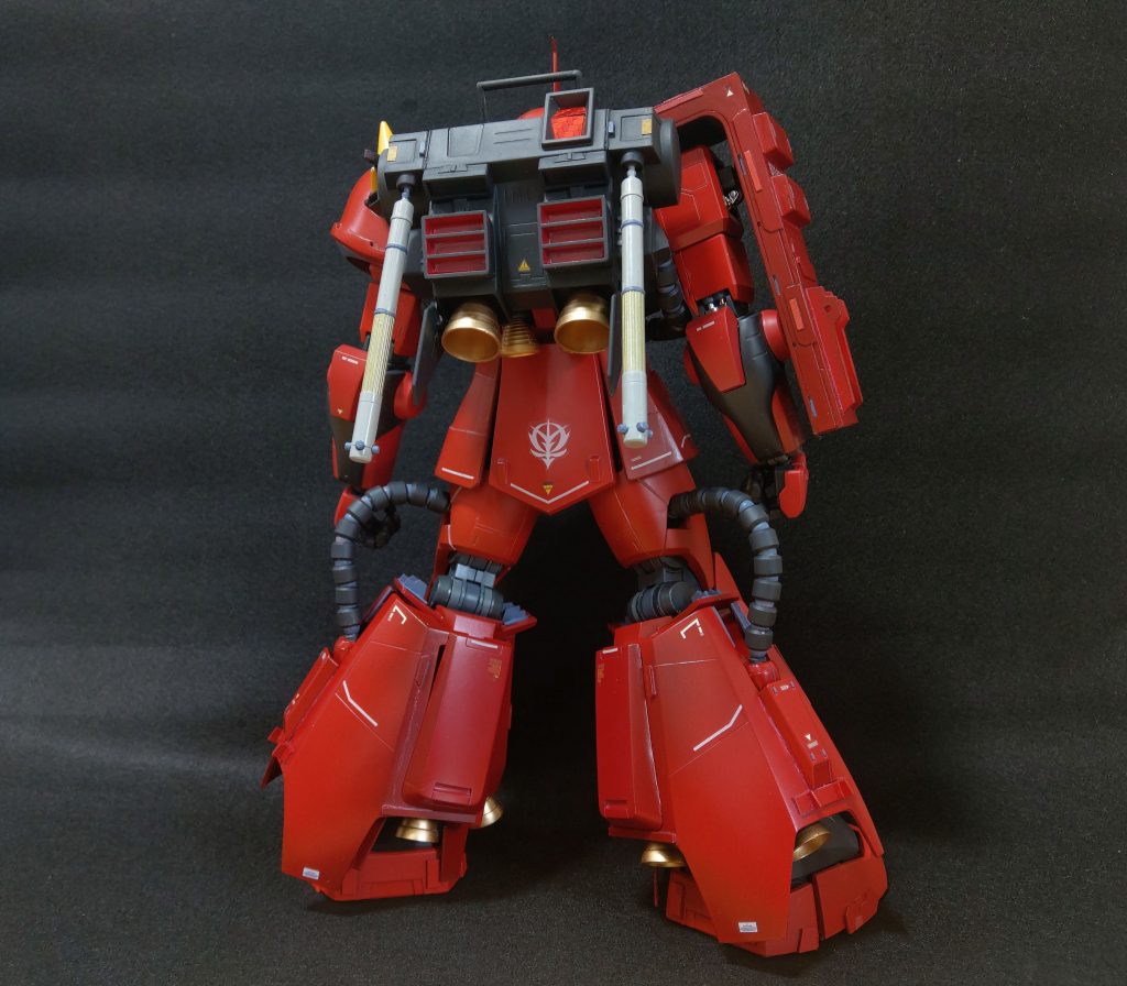 バックパックなんてほぼ旧キット。脚部の高機動パーツもモナカでほぼ無改造で装着できました。