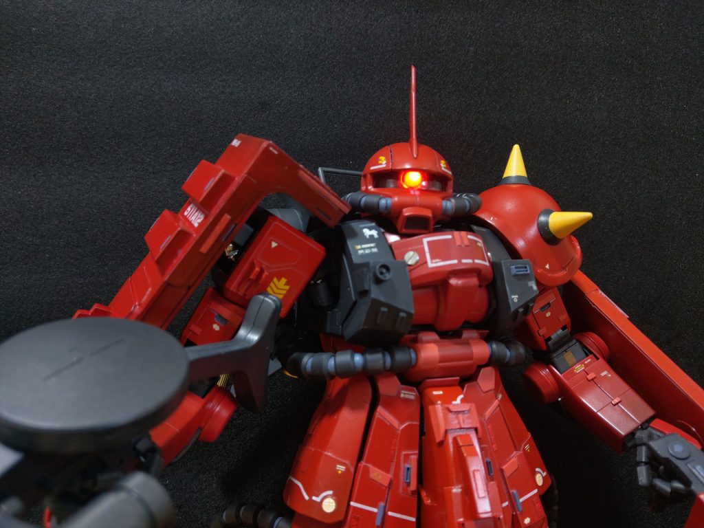 なんでこんなに気合が入っているかというと、このザクがお誕生日プレゼントだから。「サクッと作って、売ってそれを資金にまたご飯食べに行きましょう。」と言われたけど、簡単には売れない完成度になった・・。飯には行きたい。どうすれば⁉️