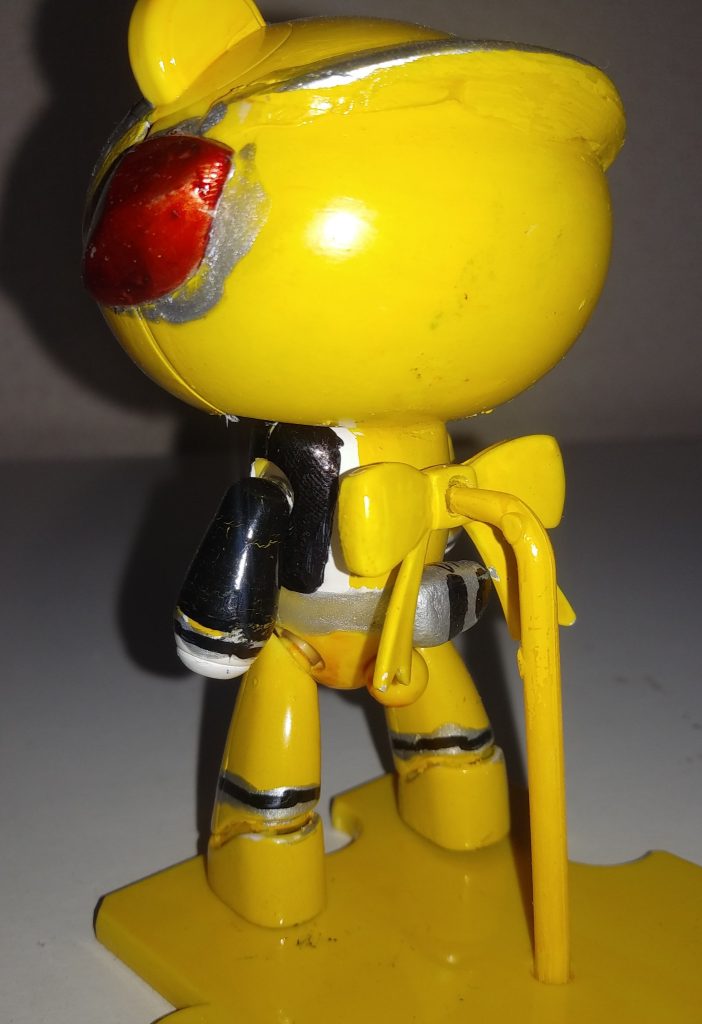 後ろ。ＳＰライセンスは、ランナーとエポキシパテ製で、脱着可。なので、リボンに穴を開け、ランナーで、支えを。