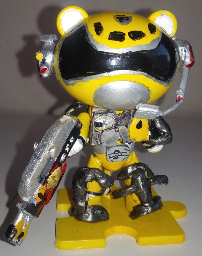 初の試み、「スワットモード」。正面。胸のスワットベストは、「ドンドラゴクウッガイ」と同じ、仕事で出たプラ板？＋アルミホイルの歯。腕、足のアーマー、パトランプは、エポキシパテ製。レシーバーは、ランナー真ん中の丸(≧▽≦)武器の「ディーリボルバー」は、「チェンジリングライフル」からと、エポキシパテなど。  