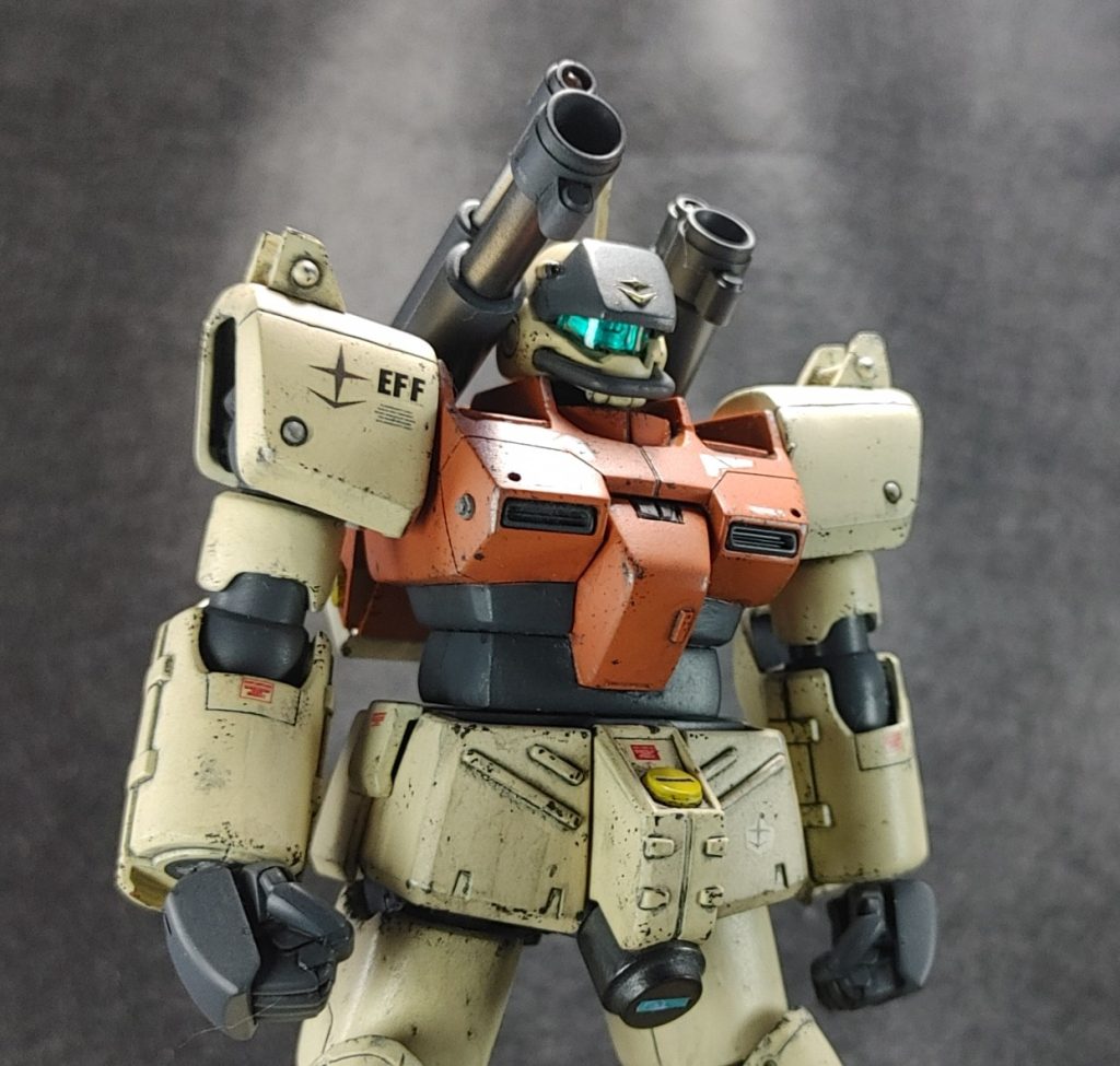 カメラはリバイブガンキャノンのものを無理やりはめてます。他に胴体延長、太ももボリュームアップ、がに股化しています。