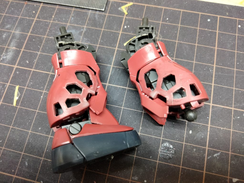 くり抜き作業 自分は幅を測るのに1〜3㍉マスキングテープを貼りながら調整をしました。