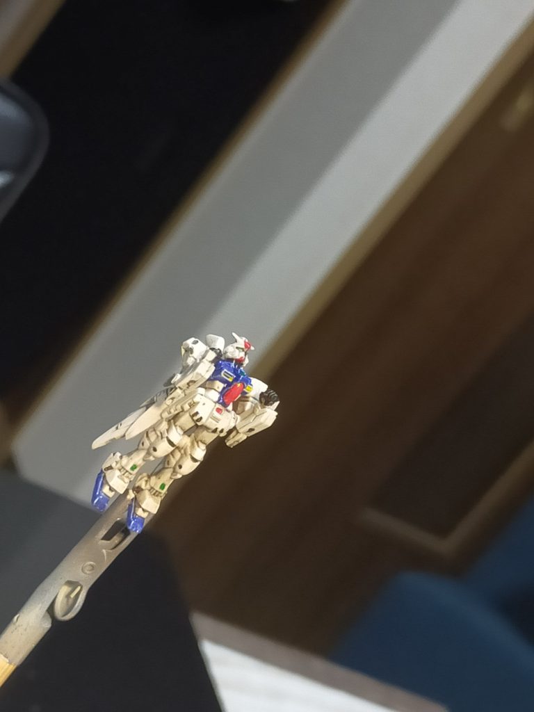 ステイメンとガーベラテトラは筆塗りです。ほぼ隠れちゃいますが、なかなか楽しくなってきてそれなりに塗り分けてみました。デンドロビウム側は、黒下地から塗り上げていきました。強調したい影なんかはウェザリングマスターのススをかけています。ハッチ内やサーベルの展開辺りは端折っちゃいましたが、手頃なサイズでデンドロビウムが拝めて良いキットです。仕上げはつや消しトップコートで。最後まで閲覧ありがとうございます。