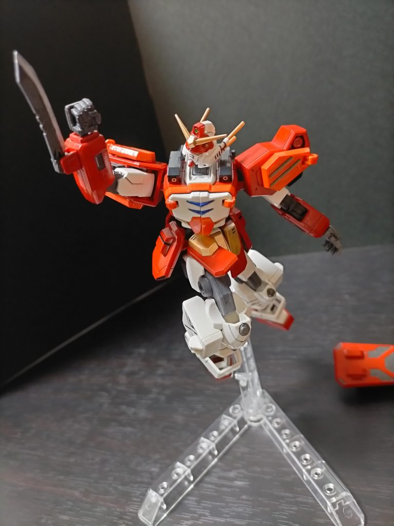 アーミーナイフ:右腕に固定装備されたガンダニュウム合金製ナイフ。リーオーやビルゴ2の装甲を切断可能な切れ味を持つ。刃の周囲にエネルギーフィールドを巡らせているため、ビーム刃を使用する武器と切り結ぶことも可能。