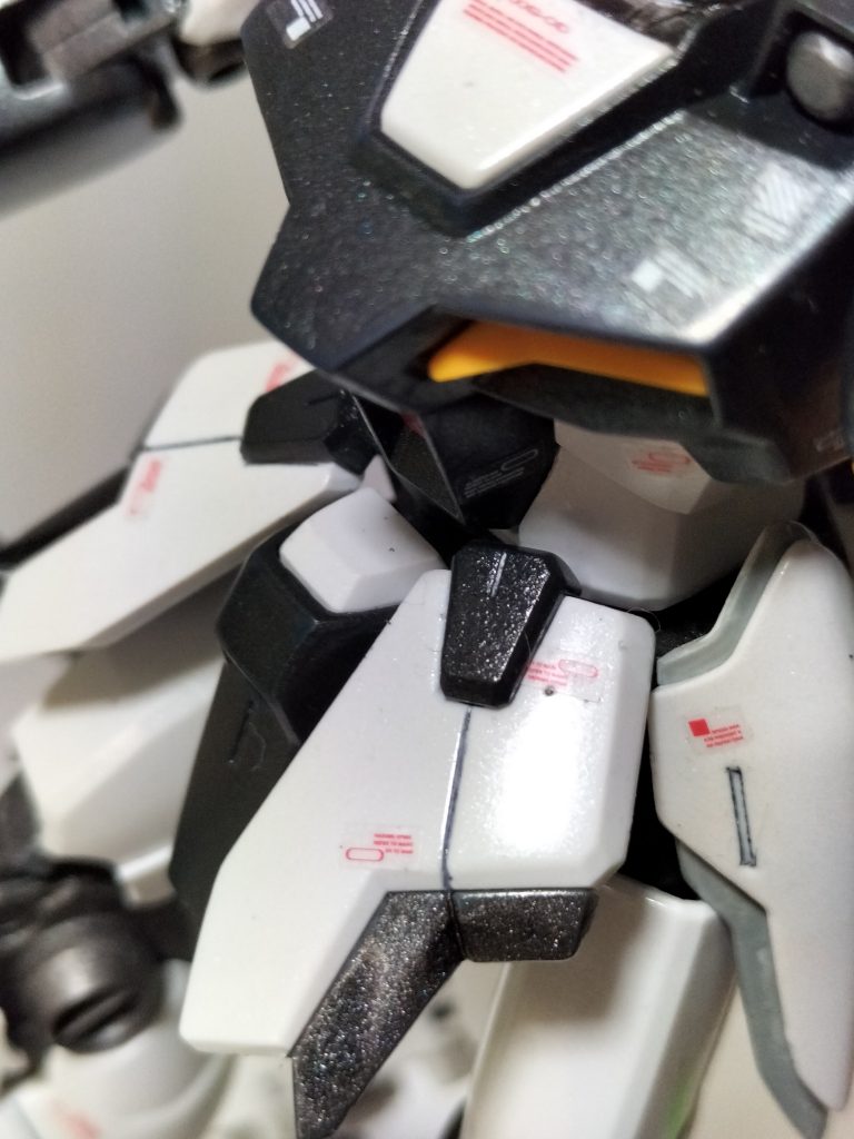 装甲面アップです。装甲は白の乗用車みたいに上手いこといったので、次も光沢でいきたいと思います。