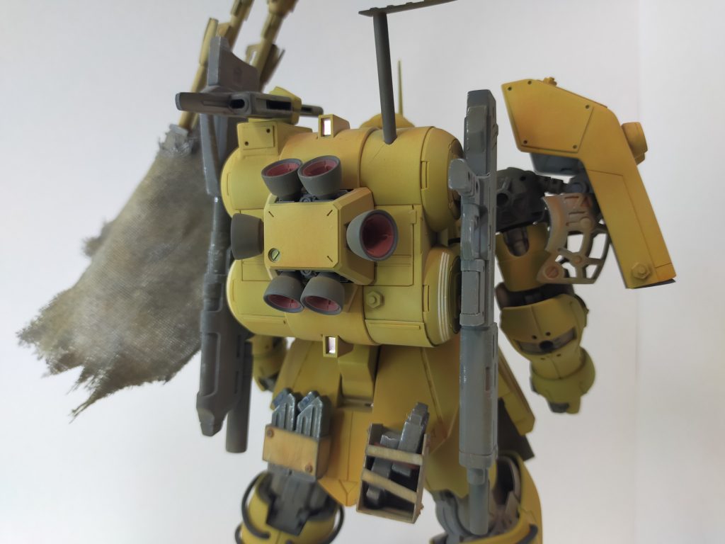 エリート兵であった男は、恩を返すことを誓い、オアシス隊に所属することとなった。