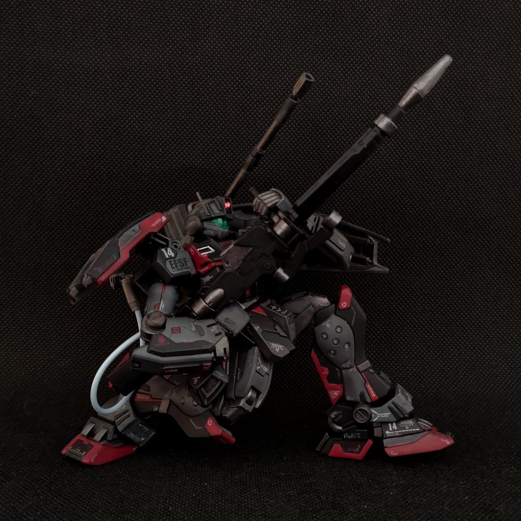 デミトレーナーの発売が決まった夏ごろにスナイパーつながりでジムスナイパーⅡと合わせようと構想・・その時は、まさかライフルで殴り掛かる機体だとは思いもよらず・・