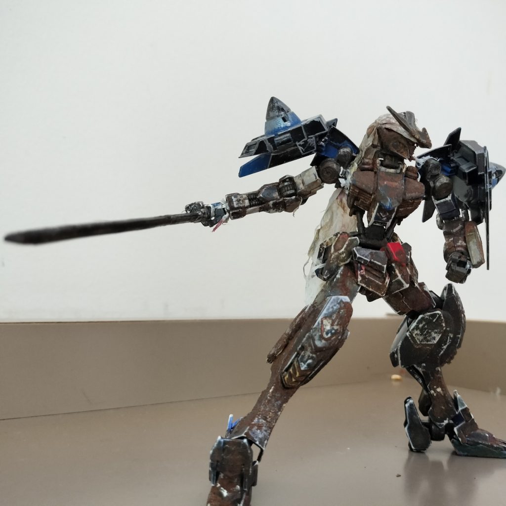 基本武装は太刀一振りのみ、使い熟してこそ漢の道。