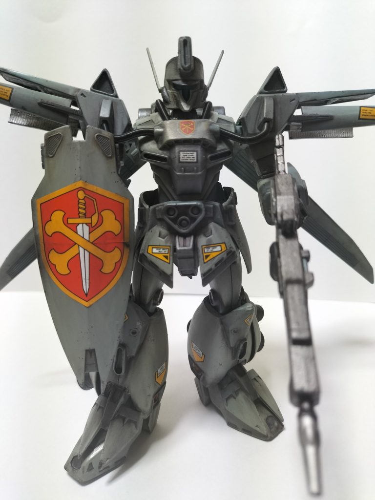 胸の動力パイプは一つ亡くしてしまったので、今回アルミ線を軸にWAVEのスプリングに置き換えました。