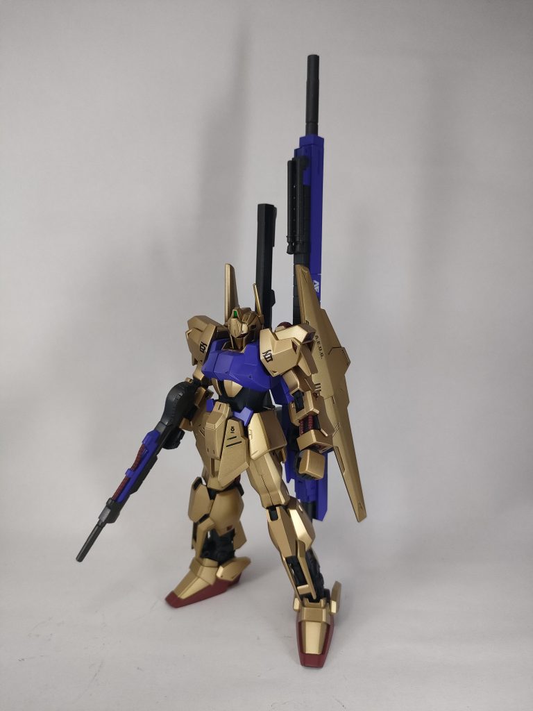 バックパックのマウントラッチが空いてたのでロングメガランチャーをマウント出来るように