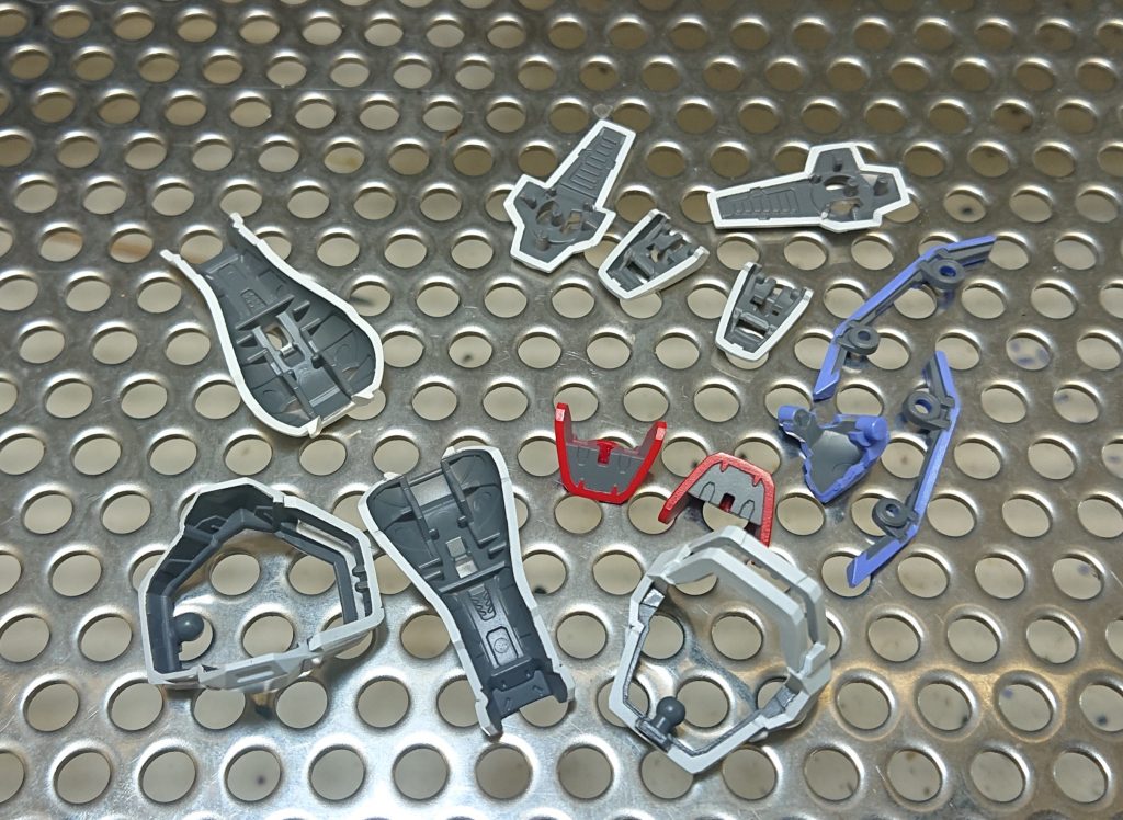 装甲の裏もグレーに塗ってます👍塗装頑張った😇