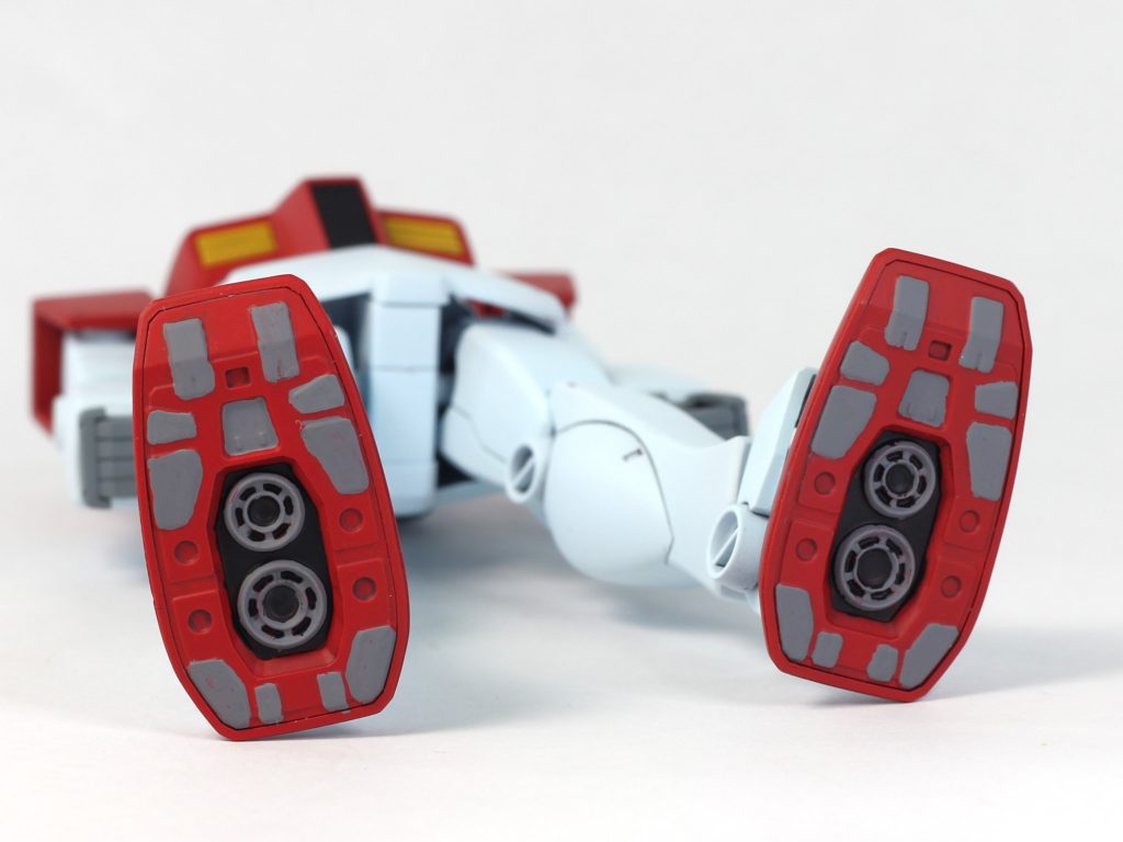 足裏の塗り分け装甲とかの目立つ部分はシンプルでのっぺりしてるけど、チラ見えするところとかは精密なのが、僕の中にあるリアリティのイメージです