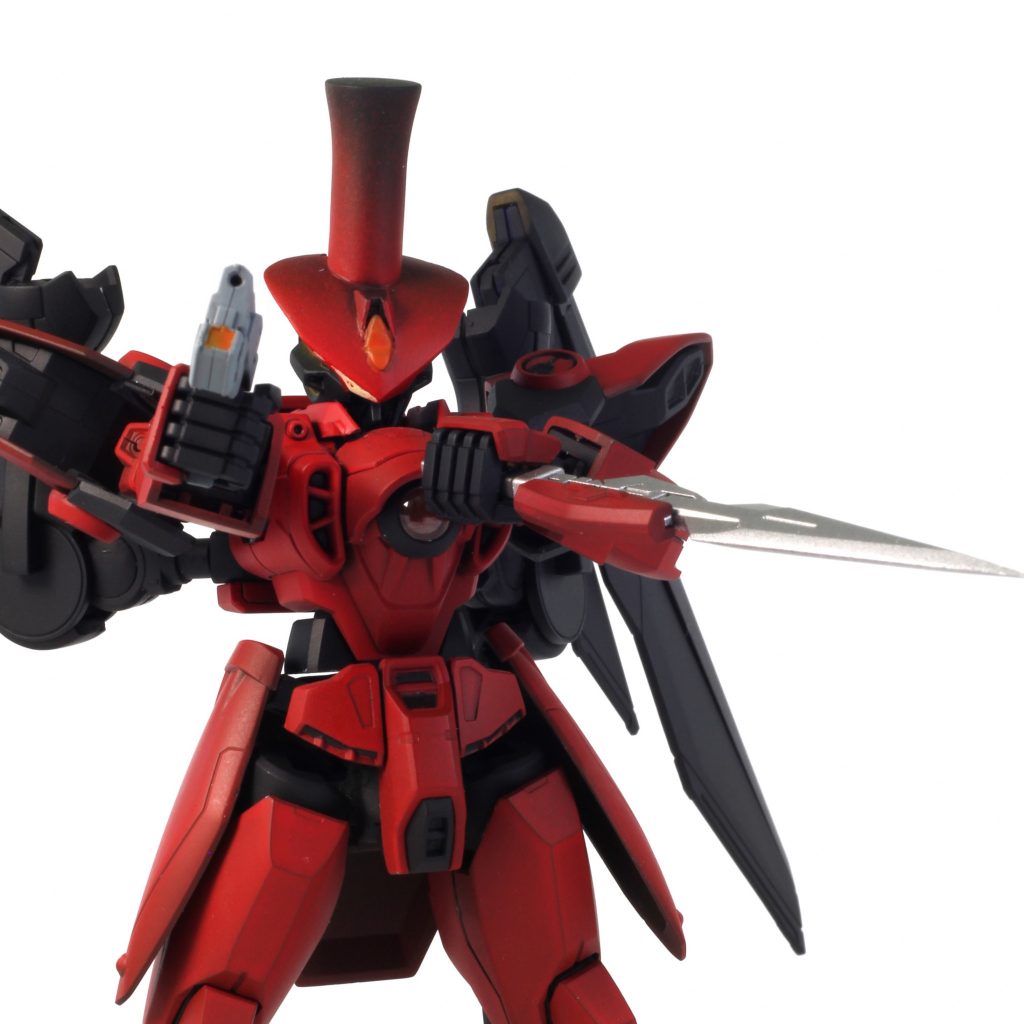 武器はハンドガンとナイフ。ガンはGNピストルで、ナイフはGNダガー。シャープ化してます。ペルソナ5のアルセーヌの主(?)である主人公ジョーカーの武器をイメージしています。