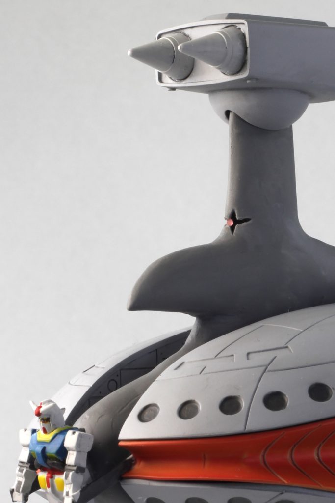 特徴的なモノアイなどを、大雑把に特徴だけとらえて再現